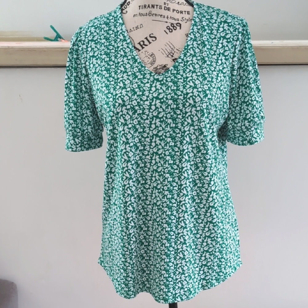 ADRIANNA PAPELL | Women's Green/White V-Neck Short Puffed Sleeve Top